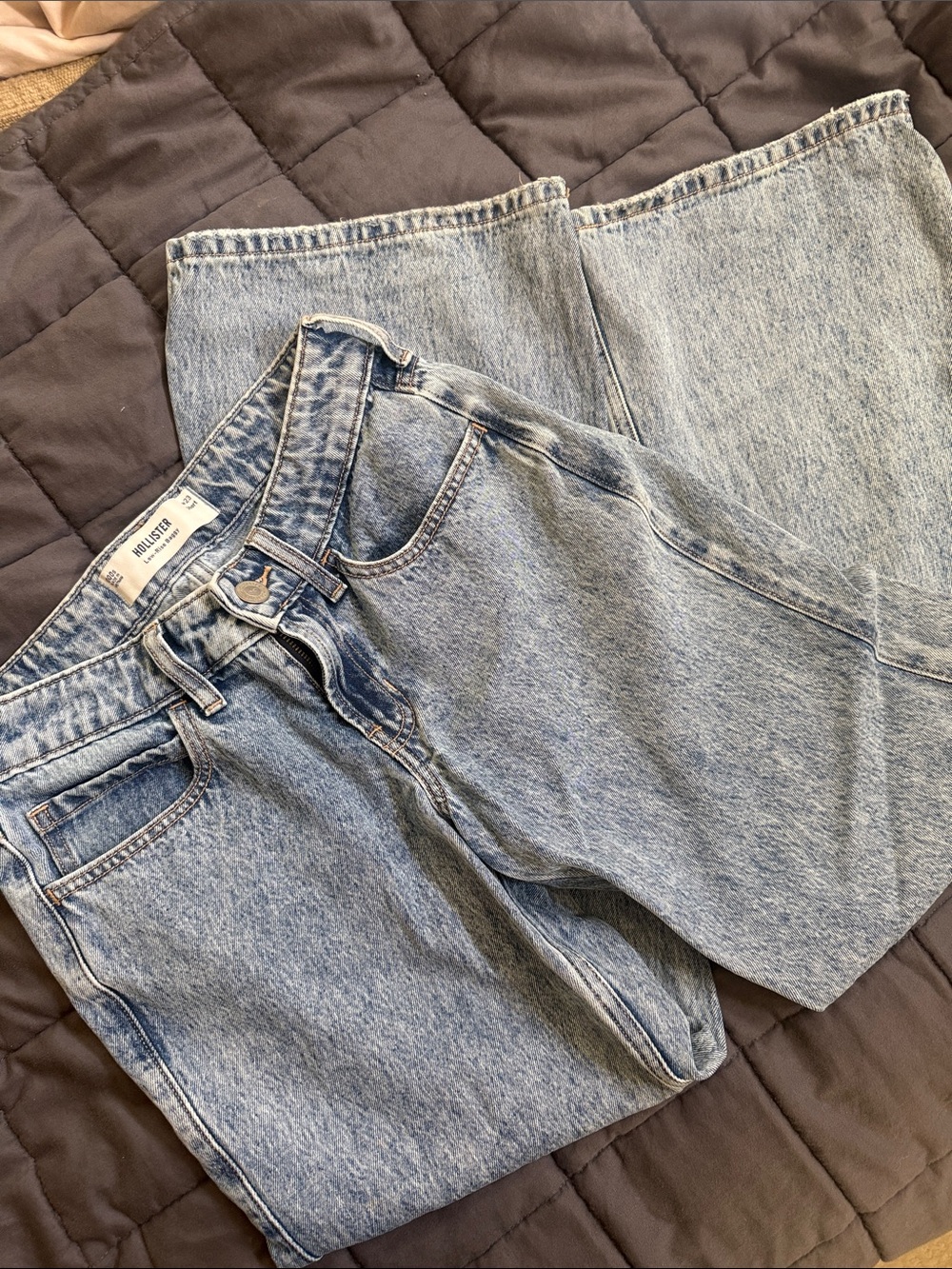 Hollister Low-Rise Baggy Medium Wash Jeans